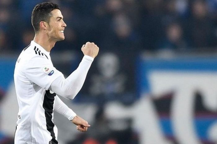 Megabintang Juventus, Cristiano Ronaldo, merayakan gol yang dicetak ke gawang Atalanta dalam laga Liga Italia di Stadion Atleti Azzurri d'Italia pada 26 Desember 2018.