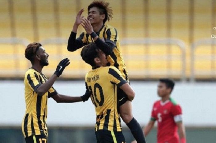 Pemain Timnas U-19 Malaysia merayakan gol ke gawang Indonesia.