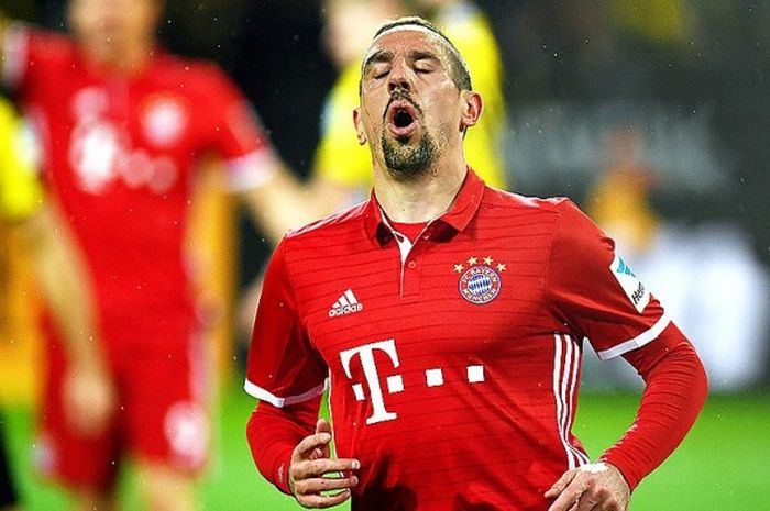 Reaksi gelandang Bayern Muenchen, Franck Ribery,saat menghadapi Borussia Dortmund dalam laga lanjutan Bundesliga pada 19 November 2016.