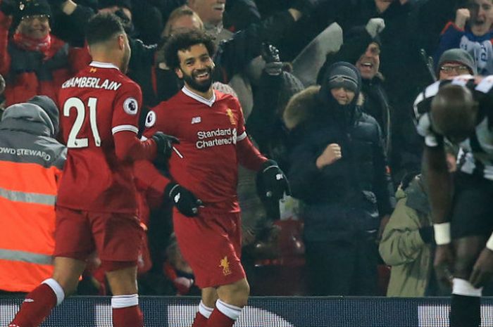 Penyerang Liverpool, Mohamed Salah, melakukan selebrasi seusai mencetak gol ke gawnag Newcastle United dalam partai LIga Inggris di Anfield, Sabtu (3/3/2018)