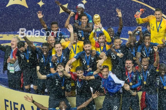 Para pemain Prancis merayakan kesuksesan menjuarai Piala Dunia 2018.