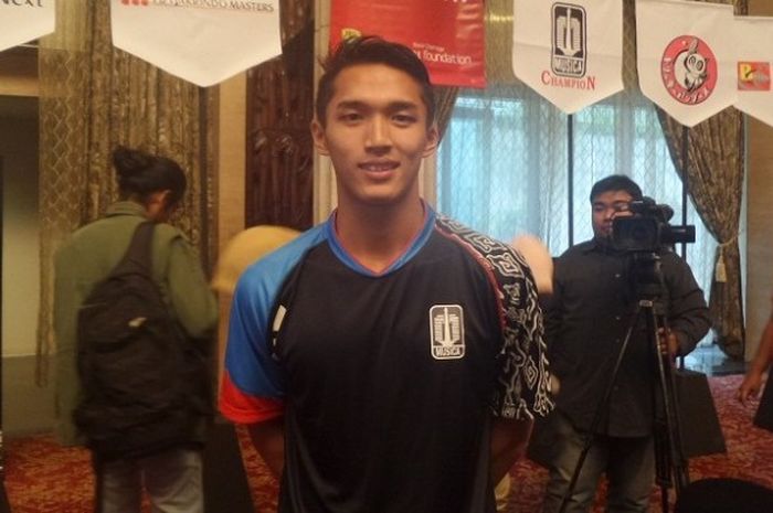 Pebulu tangkis tunggal putra nasional, Jonatan Christie, menghadiri konferensi pers Djarum Superliga 2017 di Hotel Indonesia Kempinski, Jakarta, Rabu (1/2/2017). 