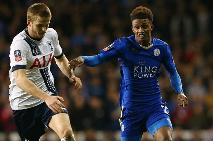 Aksi gelandang Leicester City, Demaray Gray (kanan), saat berebut bola dengan bek Tottenham Hotspur, Eric Dier, dalam laga ronde ketiga Piala FA 2015-2016 di White Hart Lane, London, Inggris, pada Minggu (10/1/2016).