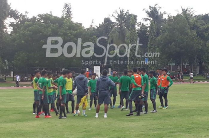 Timnas U-16 Indonesia kembali memulai latihan perdana di Lapangan Atang Soetrisna, Cijantung, Jakarta Timur, Selasa (20/2/2018).