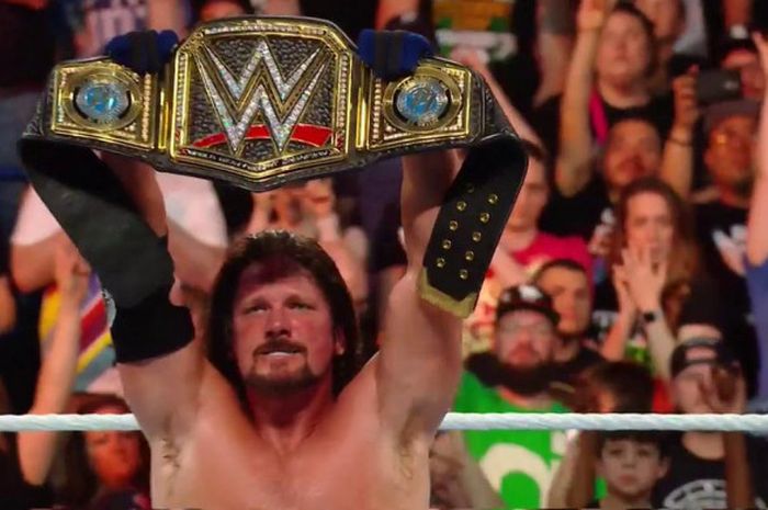 AJ Styles sukses mempertahankan sabuk WWE Championship miliknya usai memenangi laga kontra Shinsuke Nakamura pada WWE Money In The Bank 2018, Minggu (17/6/2018) waktu Amerika Serikat.