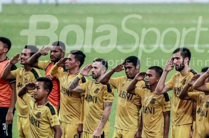   Selebrasi Bhayangkara FC seusai mengalahkan PS Tira dengan skor 4-2 pada pertandingan lanjutan Liga 1 di Stadion PTIK, Jumat (4/5/2018).   