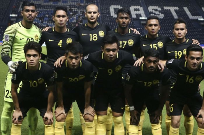 Timnas Malaysia berfoto menjelang laga kontra Korea Utara di Kualifikasi Piala Asia 2019 di Stadion Buriram, Jumat (10/11/2017).