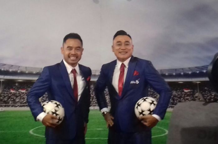 Ponaryo Astaman (kiri) bersama Rendra Sudjono di sela acara peluncuran Liga 1 2018 di Studio 5 Indosiar, Senin (19/3/2018)