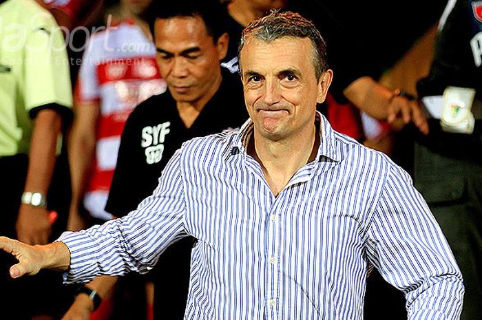 Pelatih Arema FC, Milomir Seslija, sewaktu masih menangani Madura United pada musim 2018.