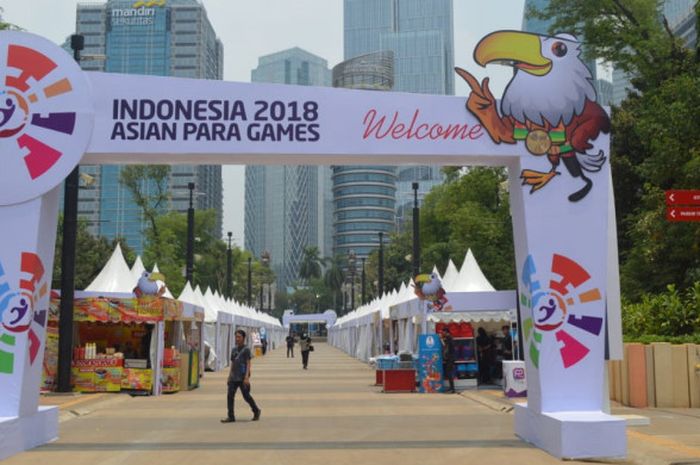 Suasana Zona Festival Asian Para Games 2018 di sekitar Stadion Utama Gelora Bung Karno (SUGBK), Sabtu (6/10/2018).