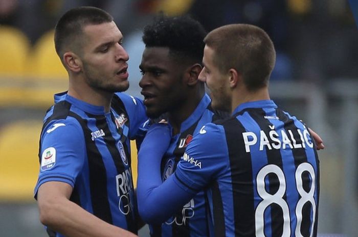 Duvan Zapata (tengah) mencetak 4 gol untuk Atalanta ke gawang Frosinone dalam lanjutan Liga Italia.