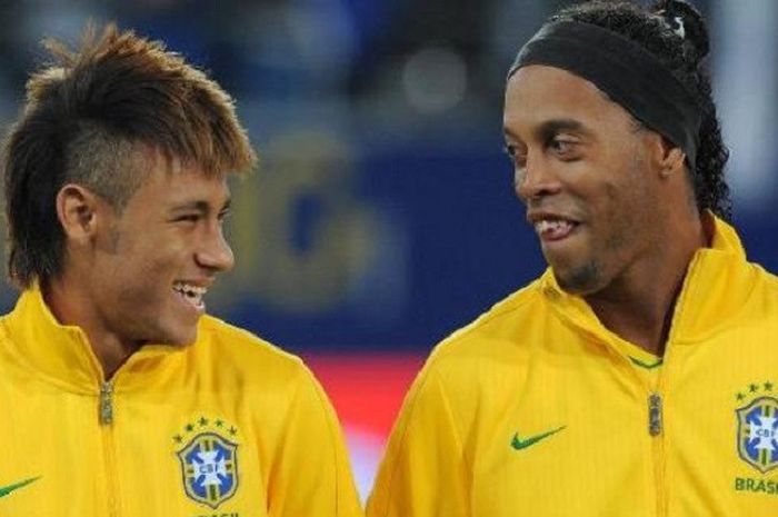 Neymar (kiri) dan Ronaldinho