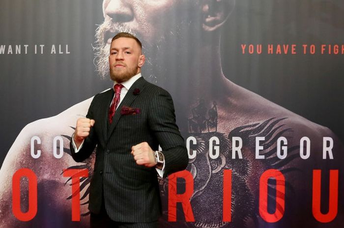 Petarung mixed martial arts (MMA) asal Republik Irlandia, Conor McGregor, berpose saat menghadiri world premiere film dokumenter bertajuk 