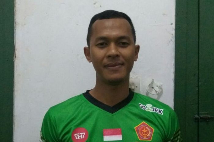 Penyerang PS TNI, Sansan Fauzi Husaeni saat di mes pemain PS TNI, Puzdiksi Zeni, Kabupaten Bogor.