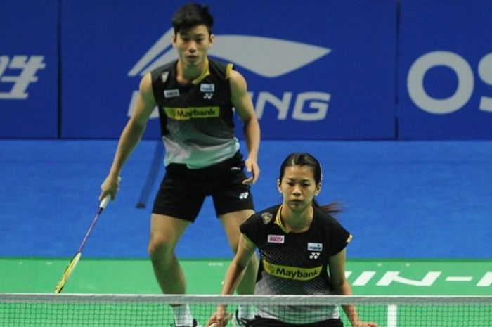 Pasangan ganda campuran Malaysia, Chan Peng Soon/Goh Liu Ying, saat menghadapi Xu Chen/Ma Jin (China) pada laga final China Terbuka 2012 di Shanghai.