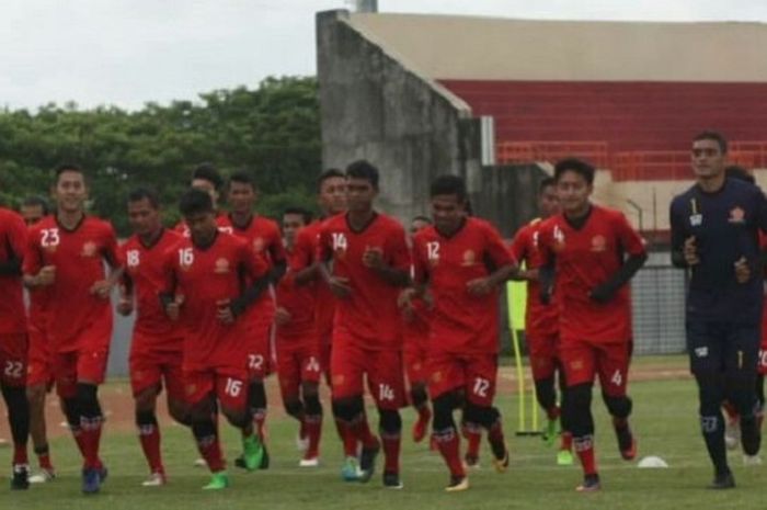 Skuat PS Tira menjalani latihan perdananya di Stadion Sultan Agung, Bantul, Jumat (16/3/2018).