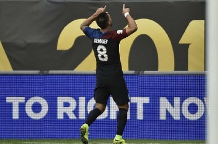 Clint Dempsey merayakan gol Amerika Serikat ke gawang Kosta Rika, Selasa (7/6/2016). 