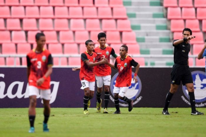 Selebrasi pemain Timor Leste setelah mencetak gol ke gawang Kepulauan Mariana Utara dalam lanjutan Kualifikasi Piala Asia U-16 2018, Minggu (24/9/2017).