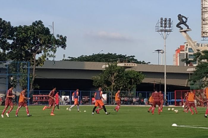 Persija Jakarta menggelar latihan di Lapangan Aldiron, Jakarta Selatan, Senin (7/1/2019).