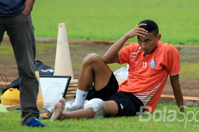 Ekspresi Rivaldi Bawuo dalam latihan perdana bersama Arema FC.