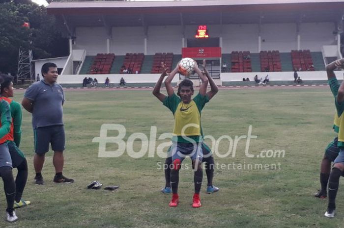 Timnas U-16 Indonesia kembali memulai latihan perdana di Lapangan Atang Soetrisna, Cijantung, Jakarta Timur, Selasa (20/2/2018).