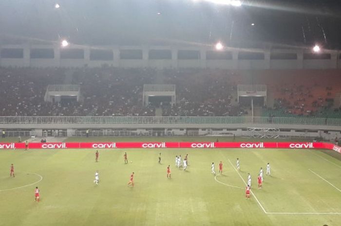 Suasana laga Timnas U-23 Indonesia kontra Timnas U-23 Korea Utara di Stadion Pakansari, Kabupaten Bogor, Senin (30/4/2018) malam WIB.