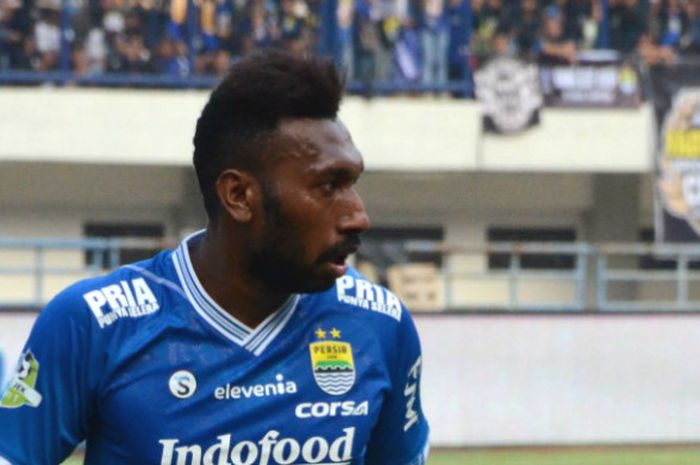  Striker Persib Bandung asal Papua, Patrich Wanggai Mencetak Gol Pertama Maung Bandung ke Gawang Perseru Serui.