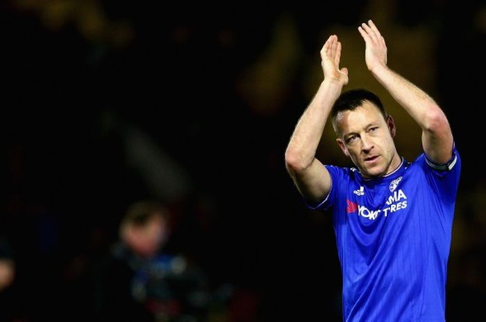 Aksi bek Chelsea, John Terry dalam laga Premier League antara Watford dan Chelsea di Vicarage Road pada 3 Februari 2016. 