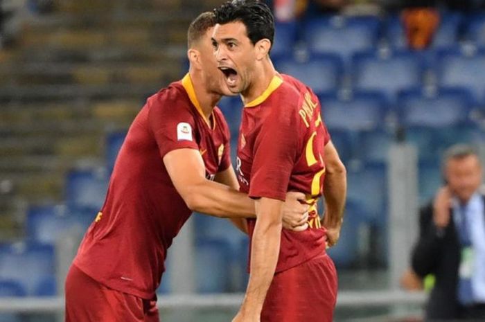 Javier Pastore (kanan) mencetak gol AS Roma ke gawang Atalanta dalam partai Liga Italia di Stadion Olimpico Roma, 27 Agustus 2018.
