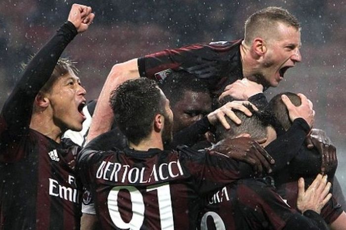 Pemain AC Milan melakukan selebrasi usai mencetak gol ke gawang Torino dalam pertandingan Serie A di San Siro, Milan, Italia, 27 Februari 2016.