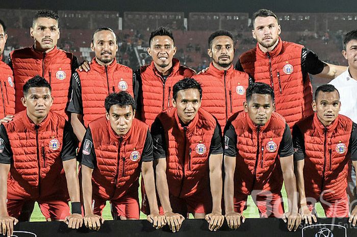 Skuat Persija Jakarta berpose menjelang dimulainya laga melawan Borneo FC dalam laga Grup D Piala Presiden 2018 di Stadion Kapten I Wayan Dipta, Gianyar, Rabu (24/1/2018).