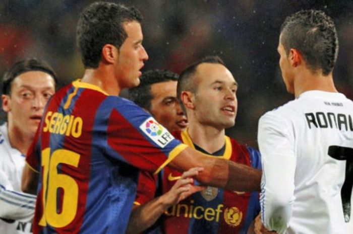  Perseteruan Andres Iniesta dan Cristiano Ronaldo dalam partai Barcelona versus Real Madrid di Camp 