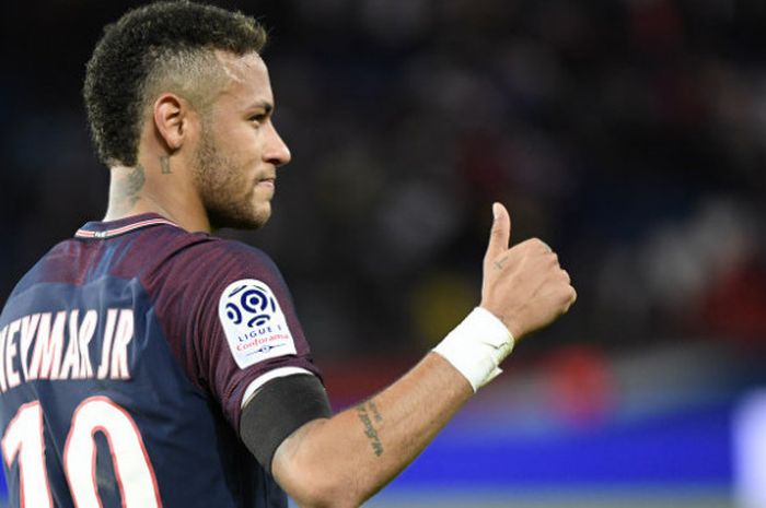 Penyerang PSG, Neymar, dalam laga melawan Toulouse di Parc des Princes pada Minggu (20/8/2017)