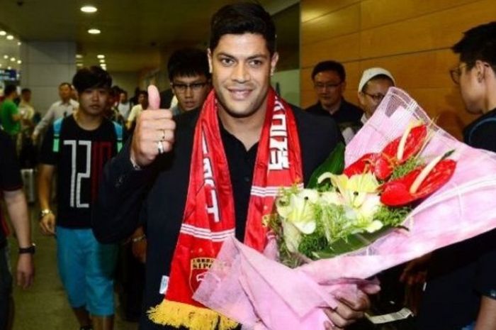 Penyerang bintang asal Brasil, Hulk, tiba di China jelang kepindahannya ke Shanghai SIPG. 