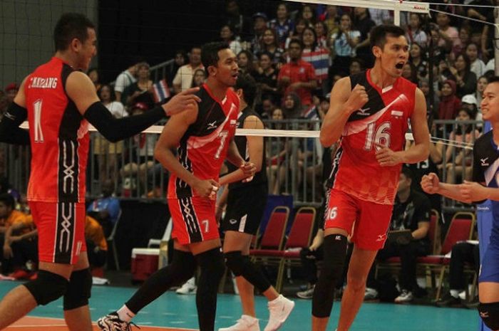 Timnas bola voli putra nasional beraksi pada final SEA Games 2017. Indonesia dikalahkan Thailand dengan 1-3 (16-25, 22-25, 25-20, 20-25)   di Hall 1 MITEC, Kuala Lumpur, Minggu (27/8/2017).