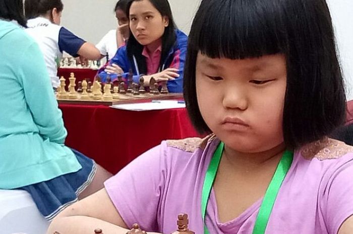 Samantha tengah bertanding di Kejuaraan Catur Antarpelajar Asia ke 13