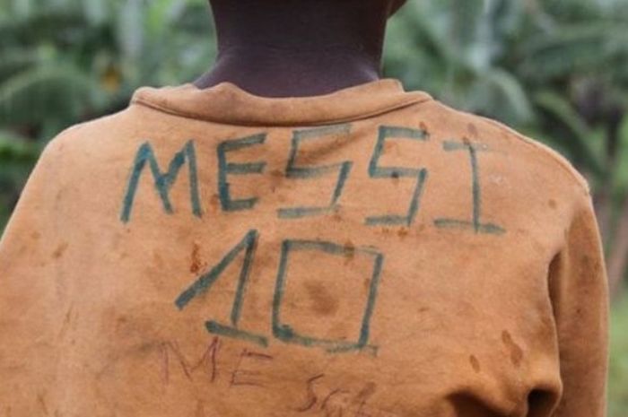 Bocah berusia 7 tahun, Jean-Petit, sangat mengidolakan Lionel Messi. 