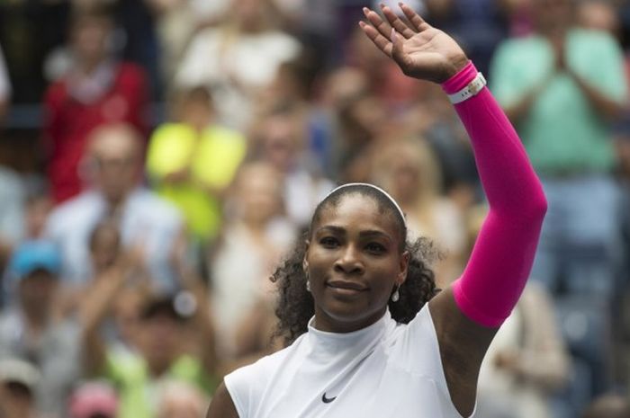 Petenis tunggal putri nomor satu dunia dari Amerika Serikat (AS) Terbuka, Serena Williams, merayakan kemenangan setelah mengalahkan Johanna Larsson (Swedia) pada babak ketiga turnamen AS Terbuka di USTA Billie Jean King National Tennis Center, Flushing Meadows, New York, AS, Minggu (4/9/2016) dini hari WIB.