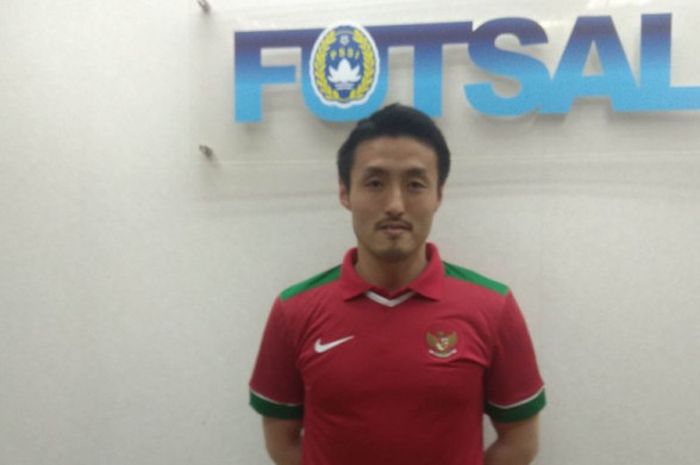 Pelatih timnas futsal Indonesia, Kensuke Takahashi, di Gedung MCN Tower, Senin (4/2/3018)