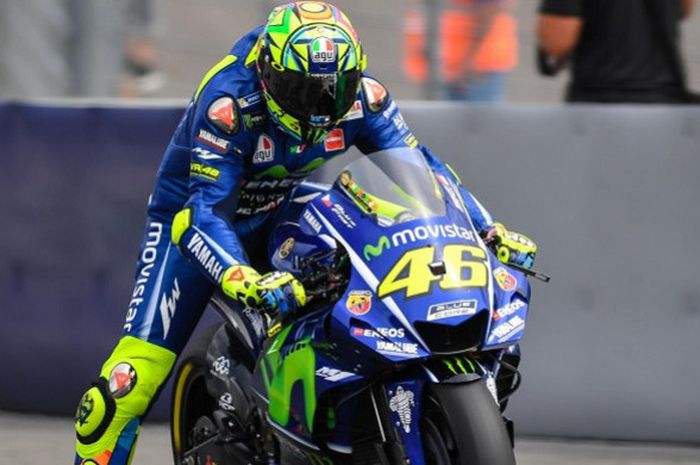 Pebalap tim Movistar Yamaha, Valentino Rossi, saat babak kualifikasi GP Austria, Sabtu (12/8/2017).