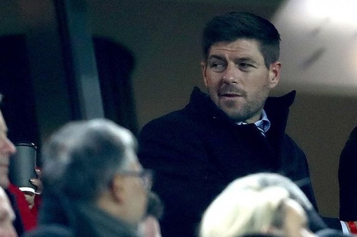 Steven Gerrard saat hadir di Anfield untuk menyaksikan laga Liverpool versus Wolverhampton pada Sabtu (28/1/2017)