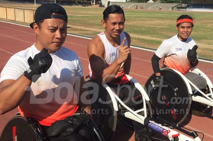 Doni Yulianto, Jaenal Aripin, dan Maria Goreti Samiati, tiga atlet atletik balap kursi roda Indonesia untuk Asian Para Games 2018 yang berlatih di Stadion Sriwedari, Solo, Kamis (6/9/2018).