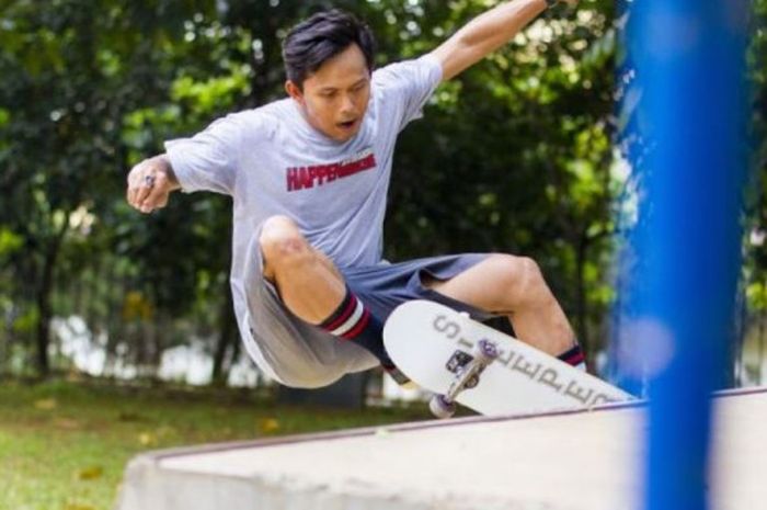 Jangan asal pilih sepatu untuk main skateboard. Kaki bisa lecet!