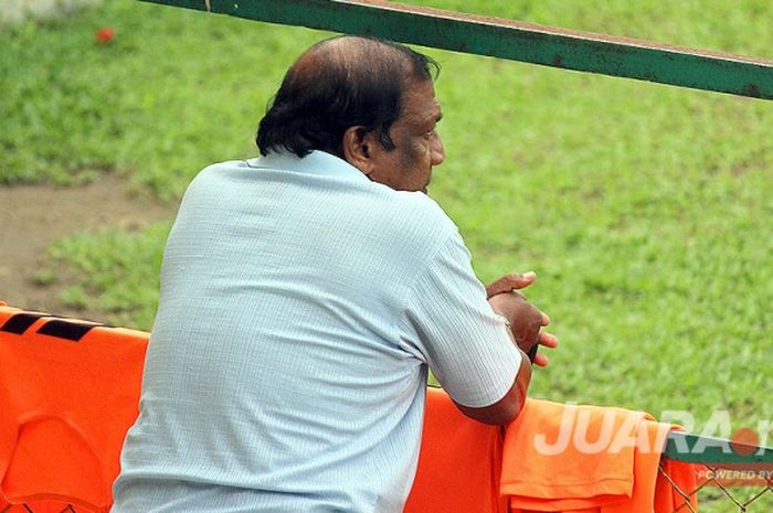 Tumsila, salah satu legenda PSMS Medan yang cukup rajin datang ke Stadion Kebun Bunga untuk memantau latihan Legimin Rahardjo dkk.