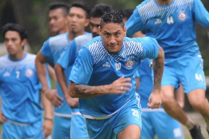 Skuat Arema FC saat menggelar latihan.