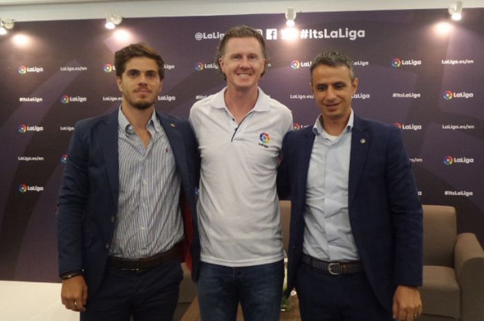 Steve McManaman bersama perwakilan La Liga, Rodrigo Gallego Abad, dan Ivan Codina melakukan konferensi pers La Liga 2018-2019  Season Kick-off, di Hotel Gran Melia, Rabu (5/9/2018).