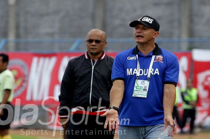 Pelatih Madura United, Gomes de Oliveira.