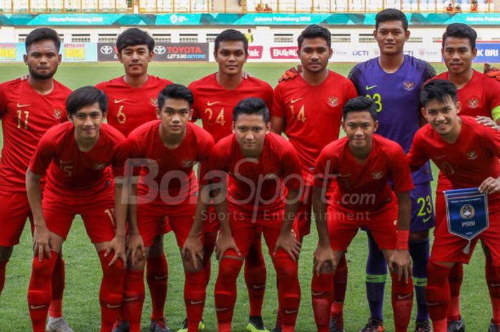 Para pemain timnas U-19 Indonesia berpose jelang laga uji coba kontra Arab Saudi di Stadion Wibawa Mukti, Cikarang, pada Rabu (10/10/2018).