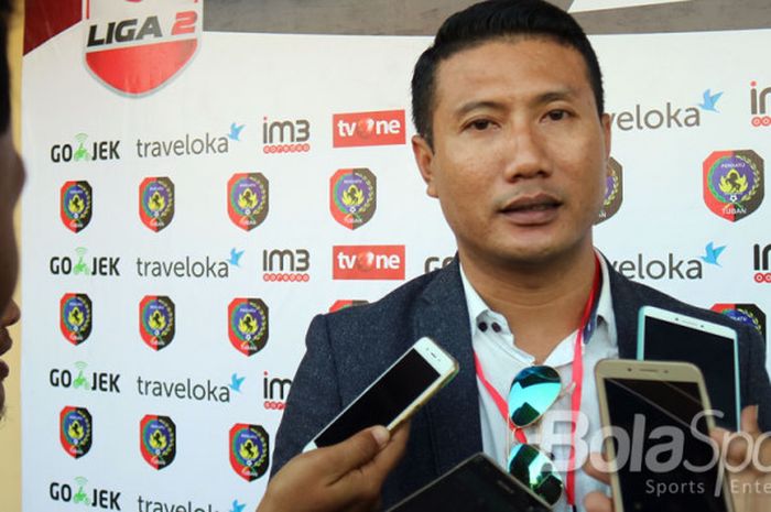  Menejer Persatu Tuban, Fahmi Fikroni seusai pertandingan melawan Persebaya Surabaya dalam lanjutan Liga 2 yang berakhir dengan skor 0-0 di Stadion Lokajaya Tuban, Jawa Timur (28/08/2017).