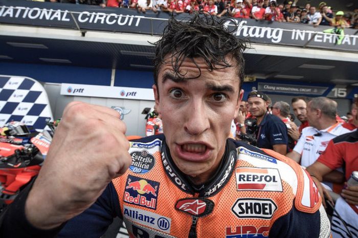 Ekspresi kemenangan Marc Marquez (Repsol Honda) usai finis pertama di MotoGP Thailand 2018 pada Minggu (7/10/2018) di Sirkuit Internasional Buriram.